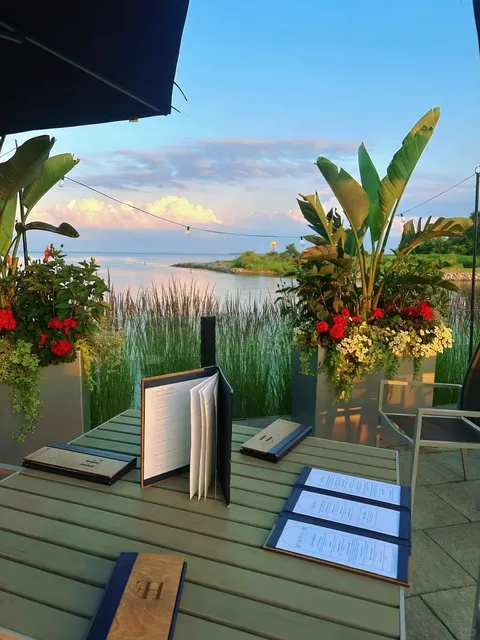 Toronto's Maldives | Stunning Lakeside Dining Experience 🌅🌊​​