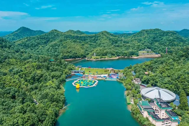 Water Park: Where Summer’s Joy Dances in Splashes! 💦🌞🎢