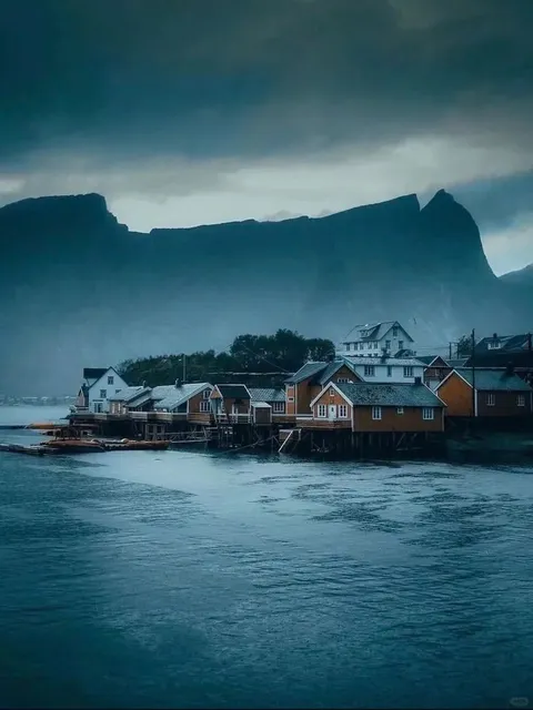 🇳🇴 Norway Travel Truths: Summer Visitors Beware! 😓