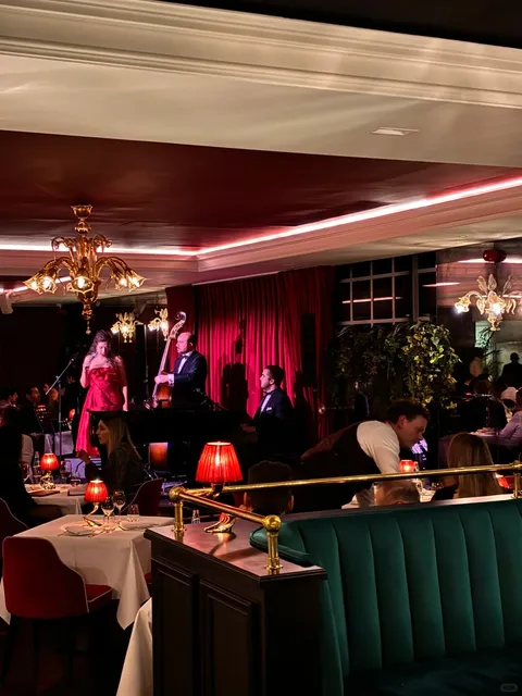 The most romantic dining spot for a date in London ✨🎵🍷