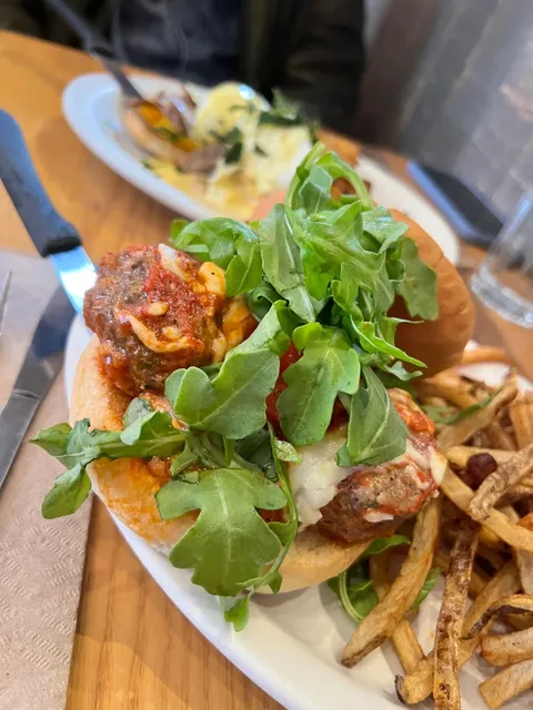  Ottawa Sunday Brunch Check-in – Wilf&Ada's