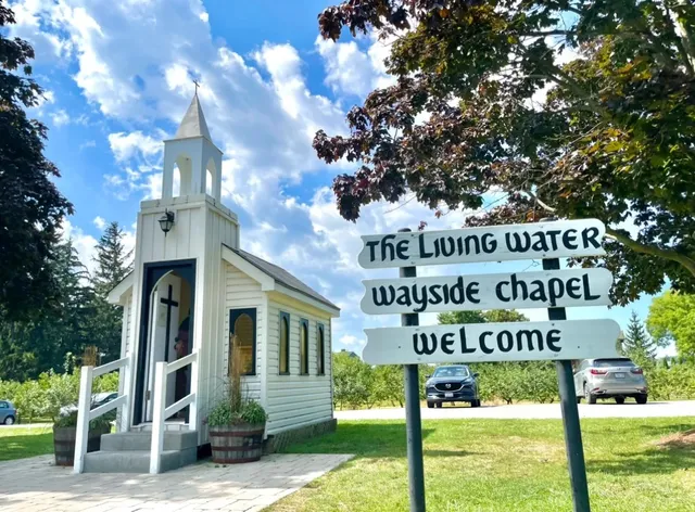 Canada | Niagara Falls Hides the World’s Smallest Church! 😍