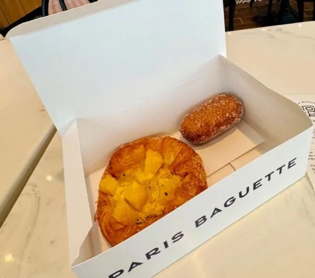 🛍️ Paris Baguette - Cleveland's Western Suburban Shopping Oasis! 🏬