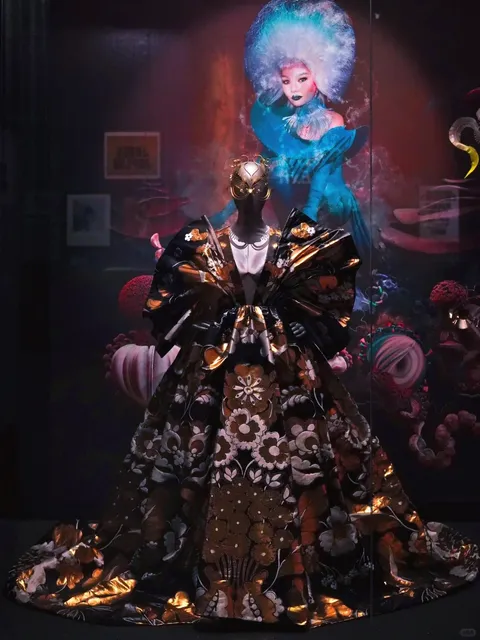 Dutch Fashion Extravaganza! The Stage of Divas! 🌟👠