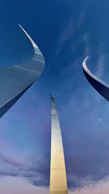 Washington DC | The Silver Blades in the Sky: US Air Force Memorial