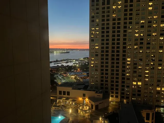 📍 A Great Central Hotel – Perfect Downtown Stay! 🌆