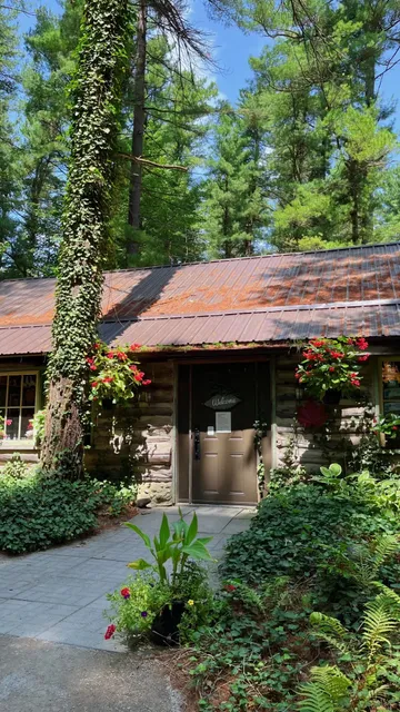 🇨🇦 Pinecroft: A Forest Retreat Near London, Ontario  