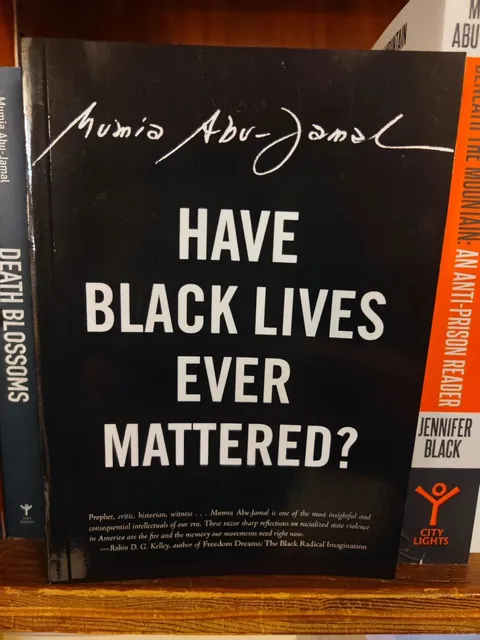 San Francisco | City Lights Bookstore: A Beacon of Counterculture 📚✨