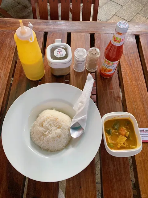 🇹🇿 Zanzibar Stone Town’s Legendary Local Eatery – Lukmaan Restaurant