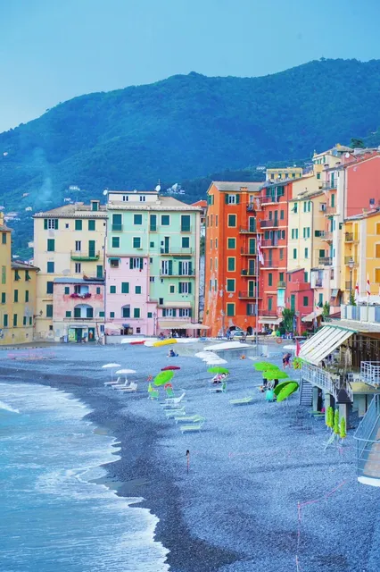 🇮🇹 Who doesn't know about CAMOGLI - Genoa's colorful hidden gem?!