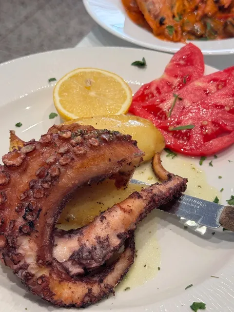 Athens Food Revolution: 4 Can't-Miss Greek Eats! 🇬🇷🔥