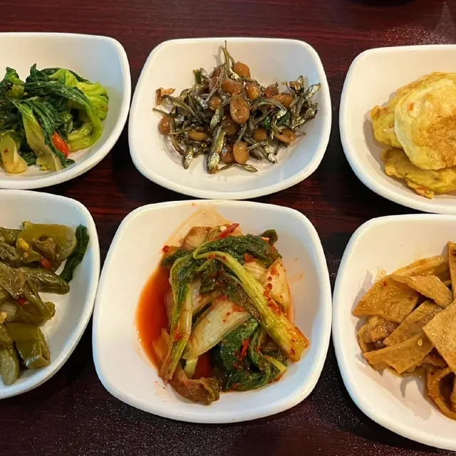 Flavor-Packed Korean Spot in Doraville | Spicy Soups & Tasty Banchan!