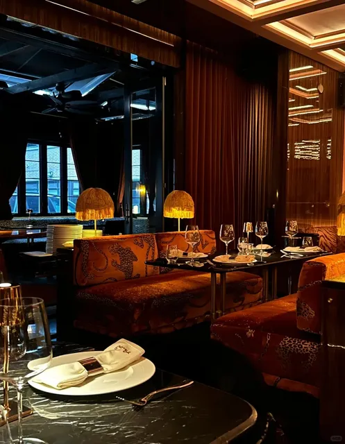 🇨🇦 Toronto's Most Modern Dry-Aged Steakhouse