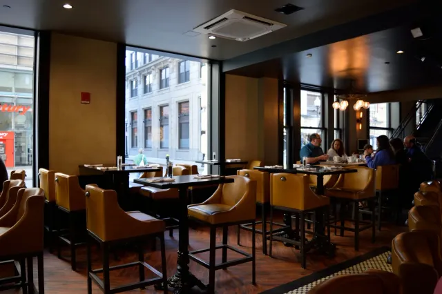 A Top-Tier Boston Bar—Highly Recommended! 🍸