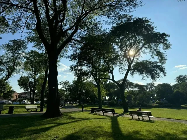New York Hidden Riverfront Park in Flushing | Super Chill Picnic 🌿