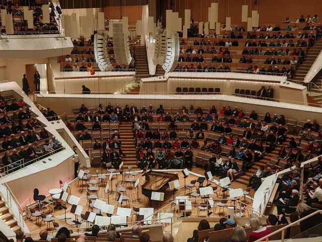 What to Do in Berlin at Night 🌃✨