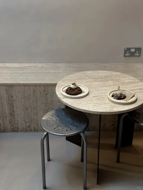 London｜A Quirky Cookie Shop Not Recommended for Solo Visits 