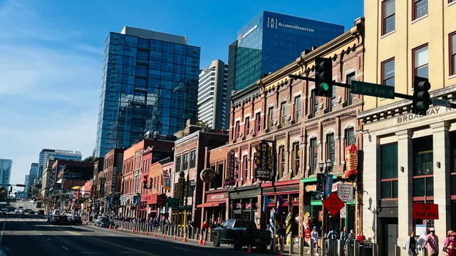 A Glimpse of Nashville, Tennessee on an East Coast Road Trip 🚗🎵