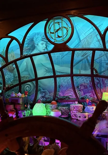 New York’s Hidden Pirate Ship Bar ☠️🍸 Tourists Can’t Find It!