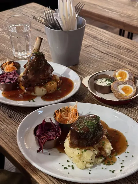 My  Trip to Edinburgh: Finally Tasting Authentic Scottish Cuisine 🍖