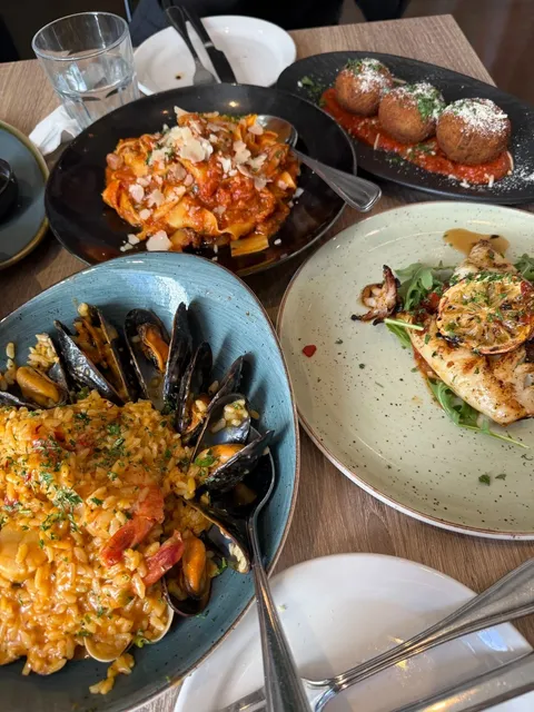 🇨🇦 Toronto's OG Italian Spot - Cafe Oro di Napoli 🍝✨