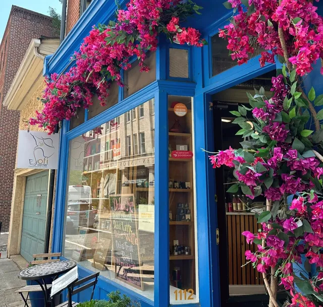 Instagram-Worthy Romantic French Brunch Spot for Dates & Gatherings