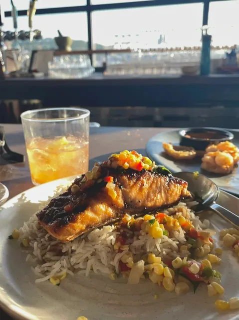 Pittsburgh DiscoveryCatch the Sunset on the Rooftop with a Tipsy Vibe