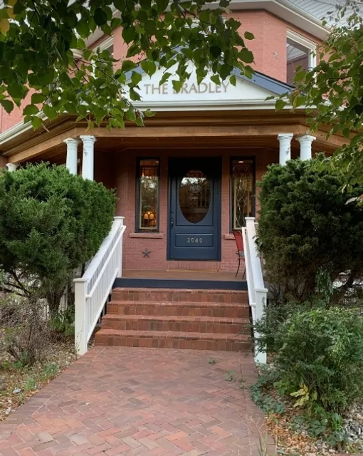 Impeccable Rooms, Delightful Happy Hour