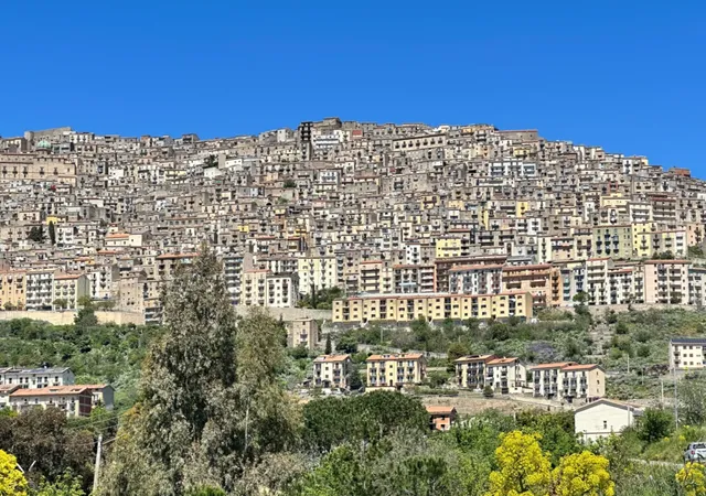  Gangi: Sicily’s "Mountain Crown Jewel" 👑🏔️