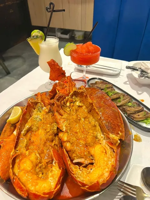 🇨🇦 All-You-Can-Eat Lobster in Toronto for $100! 🦞💥