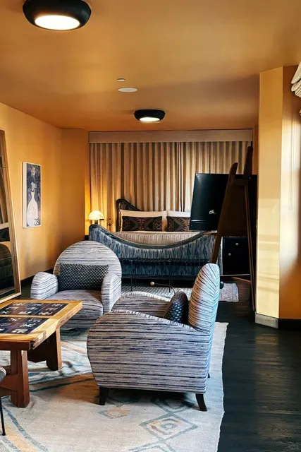 Finally!! I Stayed at a Hotel Designed by the Queen of Interiors!! ✨🏨