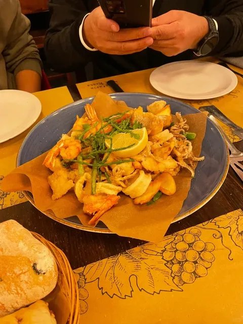 🇮🇹  I just found this restaurant in Venice today! 😱