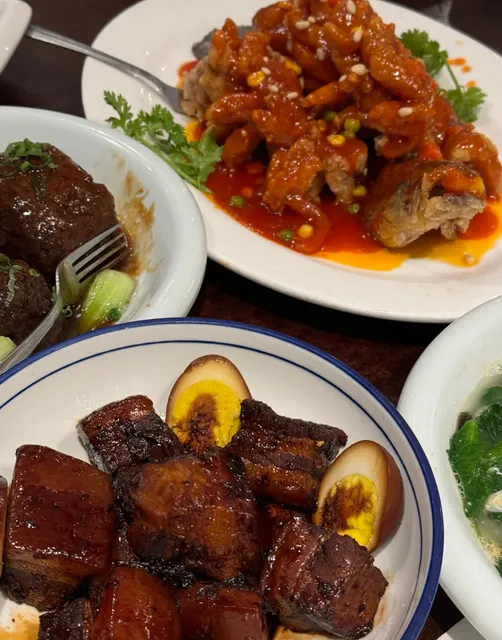 ​​Toronto’s Classic Shanghainese Spot | Shikumen 🥢🍖