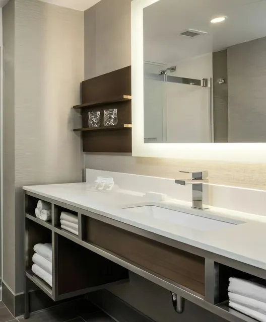 A comfy night in Hilton Garden Inn Ottawa Downtown