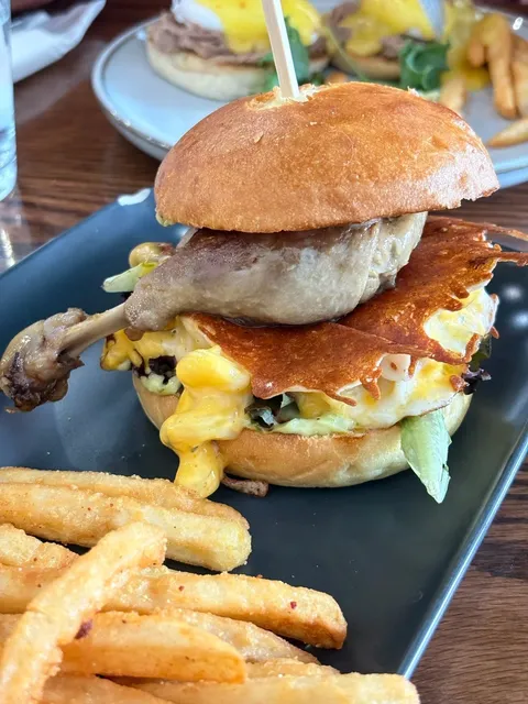🇨🇦 Toronto DT's Must-Try Brunch Spot | That Duck Confit Burger Tho! 