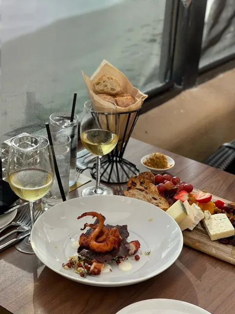 Stunning Sunset Restaurant in Laguna | Splashes