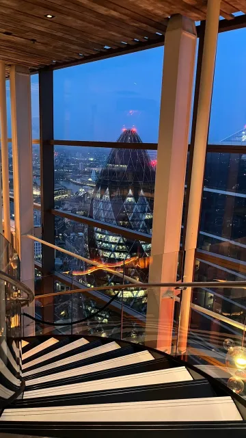 The Best View & Delicious Food in London! 