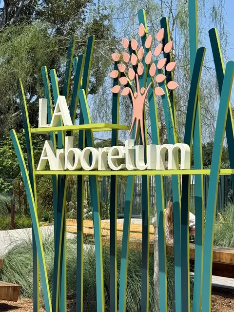 LA County Arboretum: Come See the Peacocks! 🦚🌿