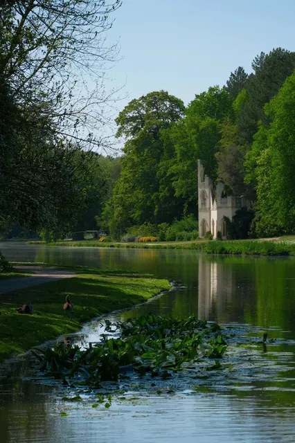 🇬🇧 Hidden Gem Near London | Painshill Park 🌳✨