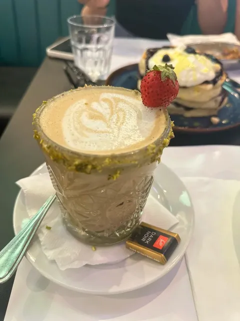 🇨🇦 L'Avenue Brunch Review - Worth the Hype! 🍳☕